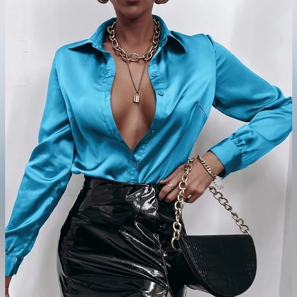 Caribbean BlueTwist Front Blouse - Picture 9 of 15